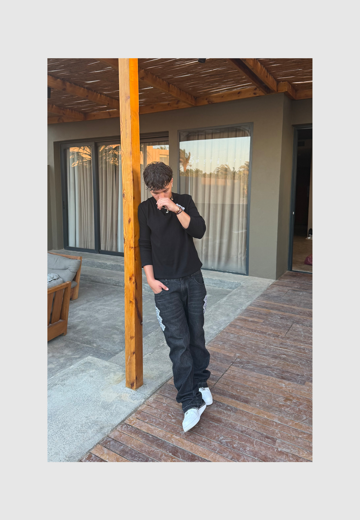 BLACK DENIM - model